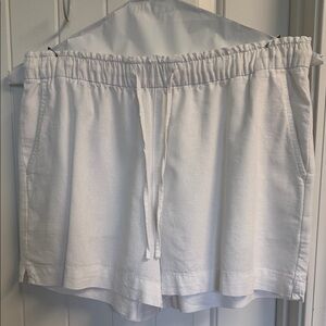 Gap linen blend white shorts